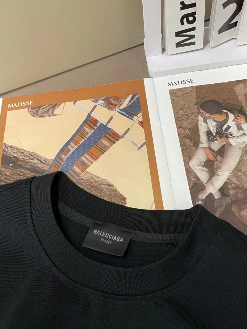 Resilient Balenciaga T-Shirts 97544
