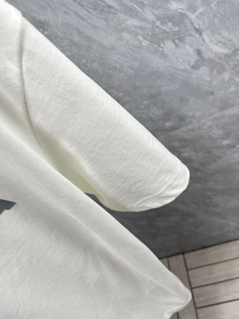 Contemporary Balenciaga T-Shirts 97350