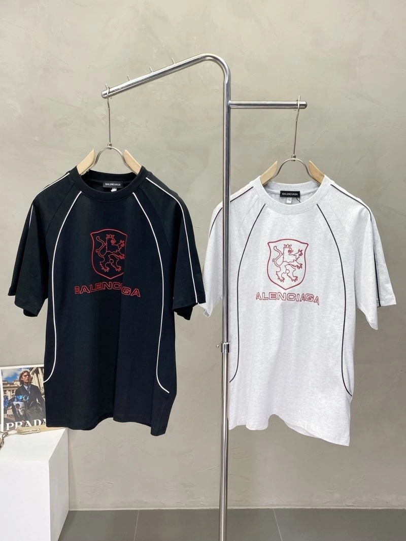 Seasonal Balenciaga T-Shirts 97263