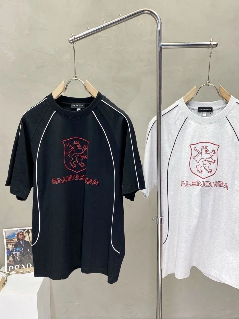 Seasonal Balenciaga T-Shirts 97263