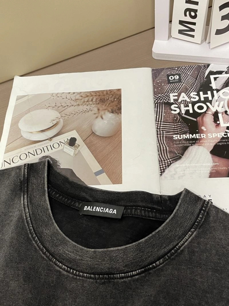 Elegant Balenciaga T-Shirts 97109