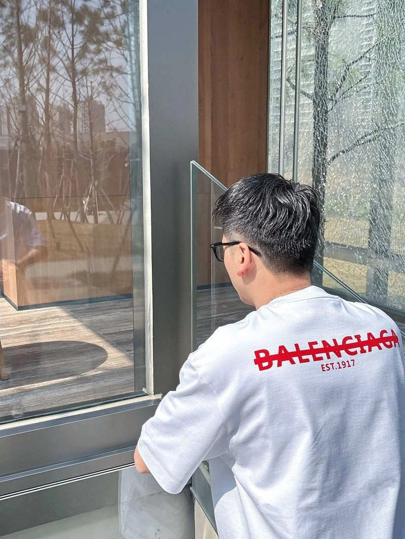 Snug Balenciaga T-Shirts 97027