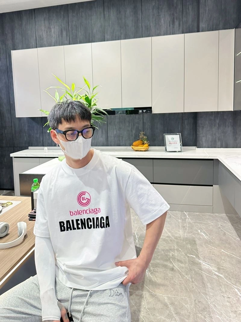 Balenciaga T-Shirts Vibrant 96954