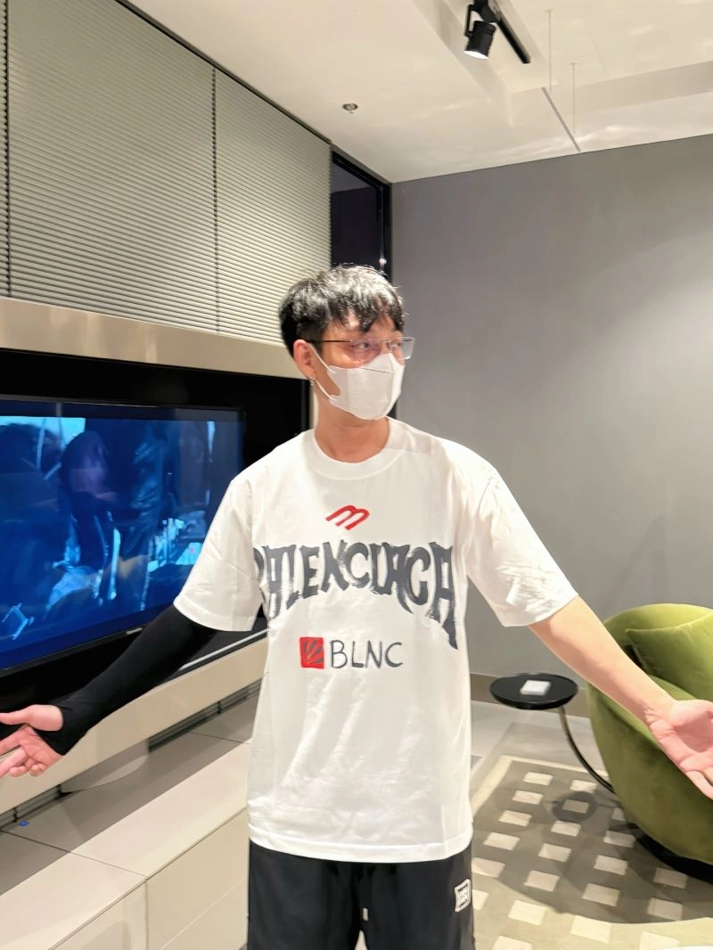 ZipUp Balenciaga T-Shirts 96947
