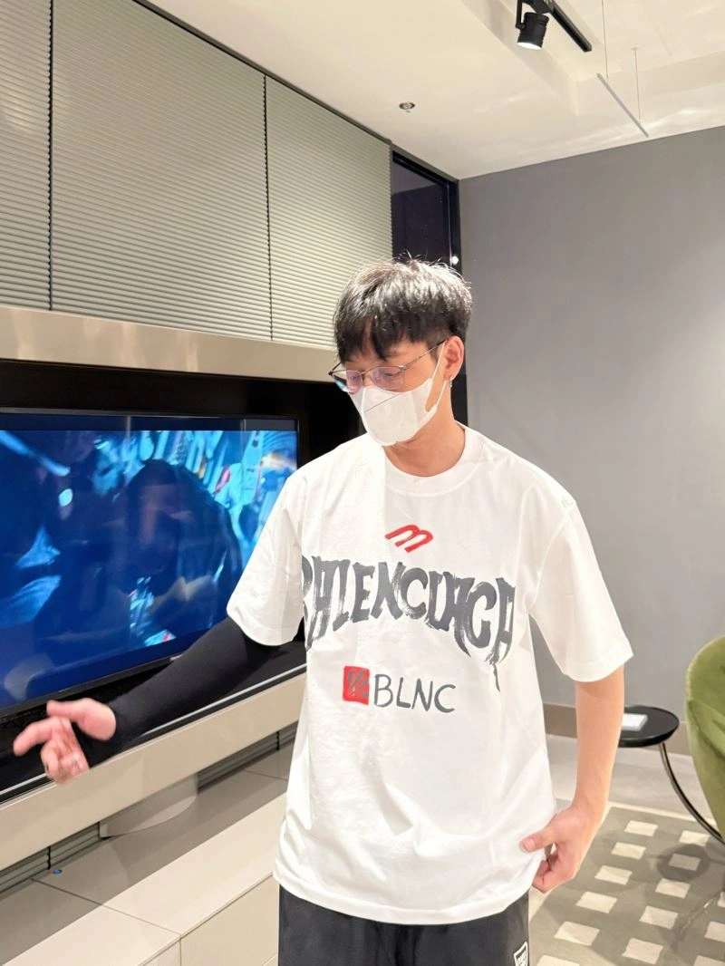 ZipUp Balenciaga T-Shirts 96947