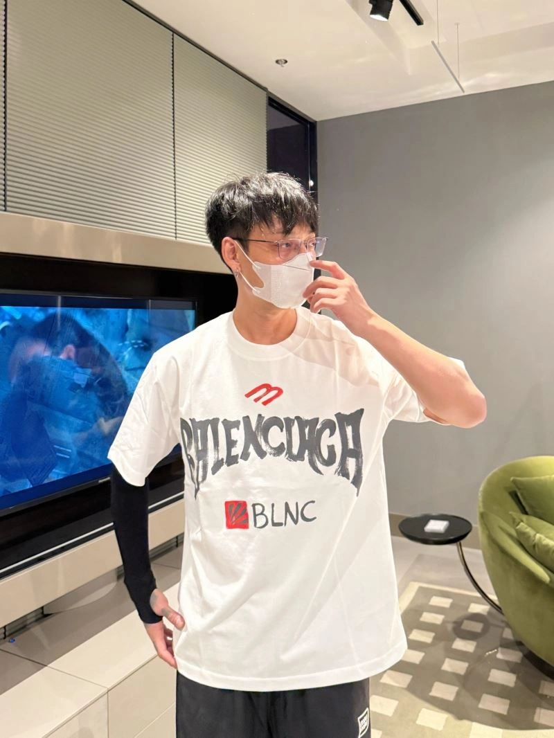 ZipUp Balenciaga T-Shirts 96947