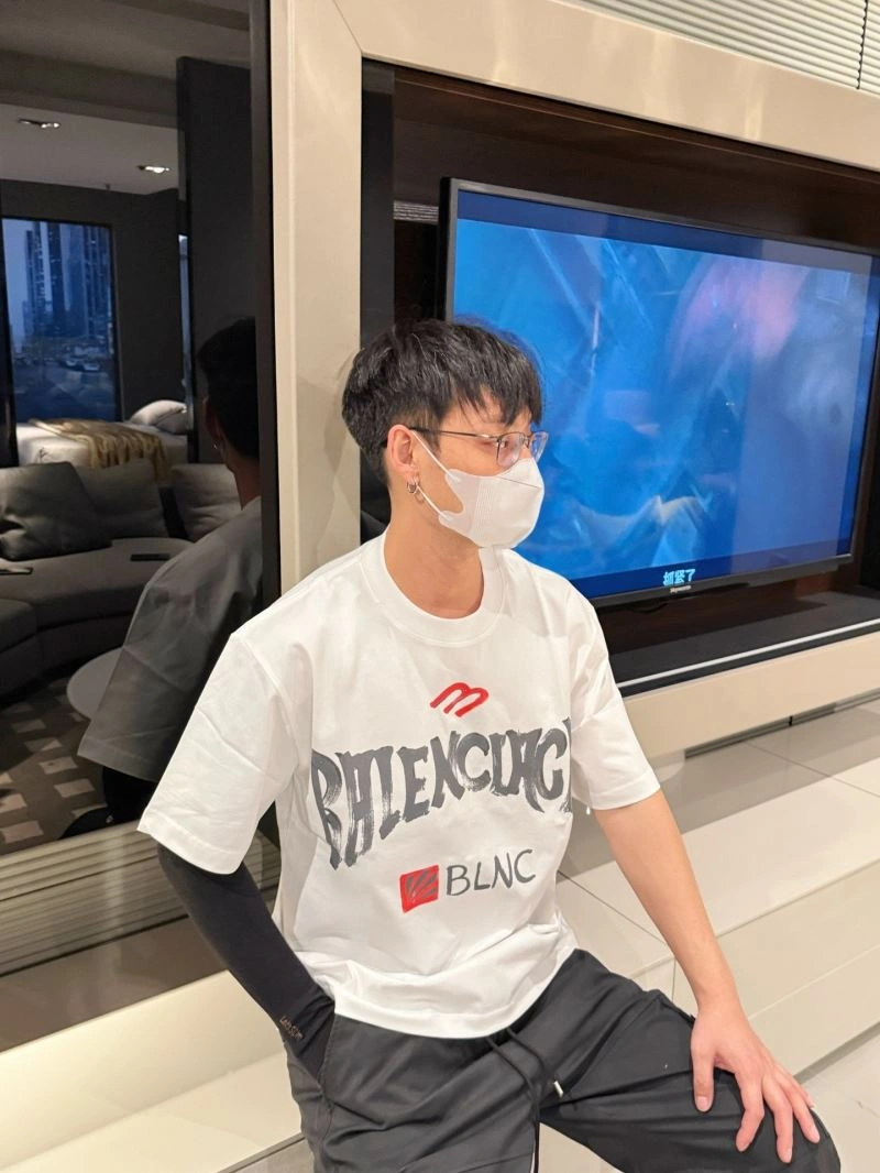 ZipUp Balenciaga T-Shirts 96947