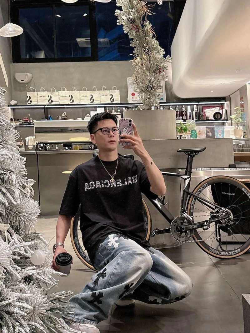 Resilient Balenciaga T-Shirts 96928