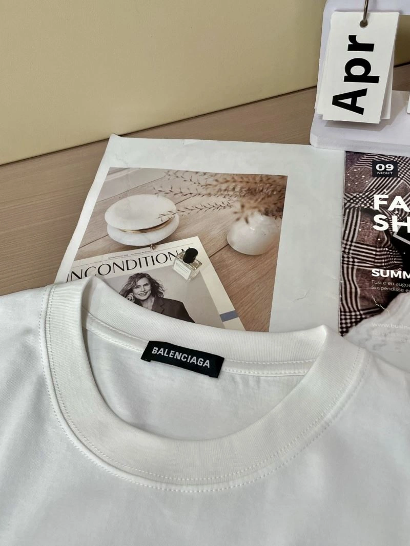 Effortless Balenciaga T-Shirts 96704