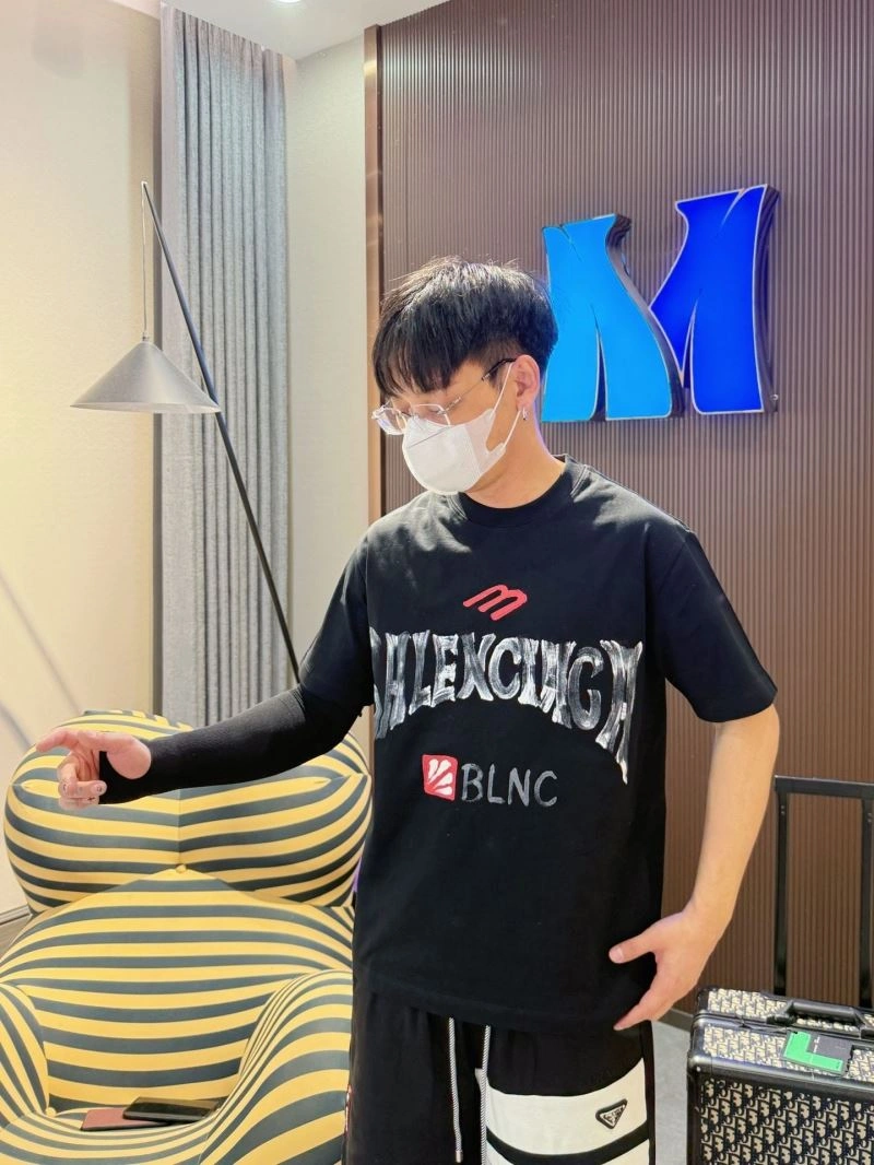 ComfortFit Balenciaga T-Shirts 96632