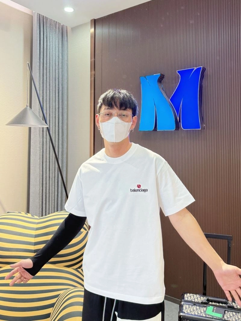 Resilient Balenciaga T-Shirts 96623
