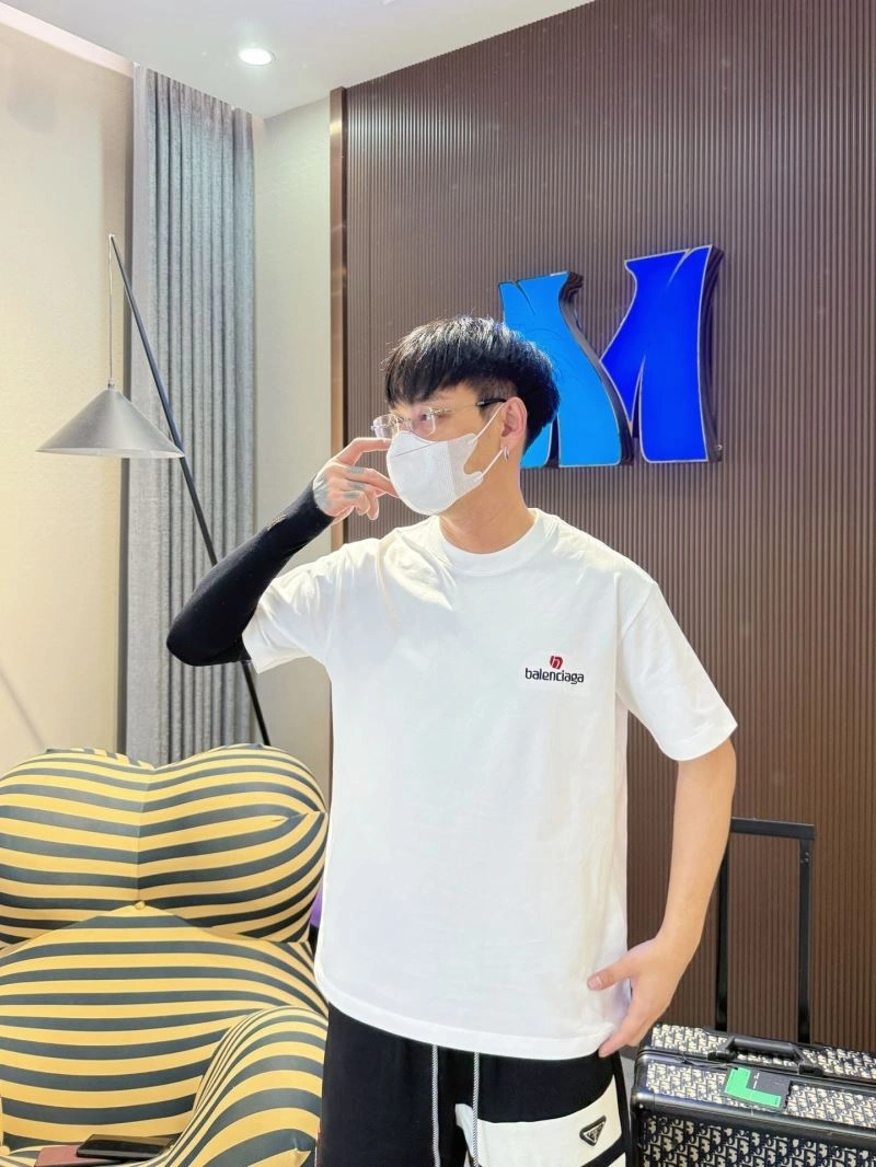 Resilient Balenciaga T-Shirts 96623