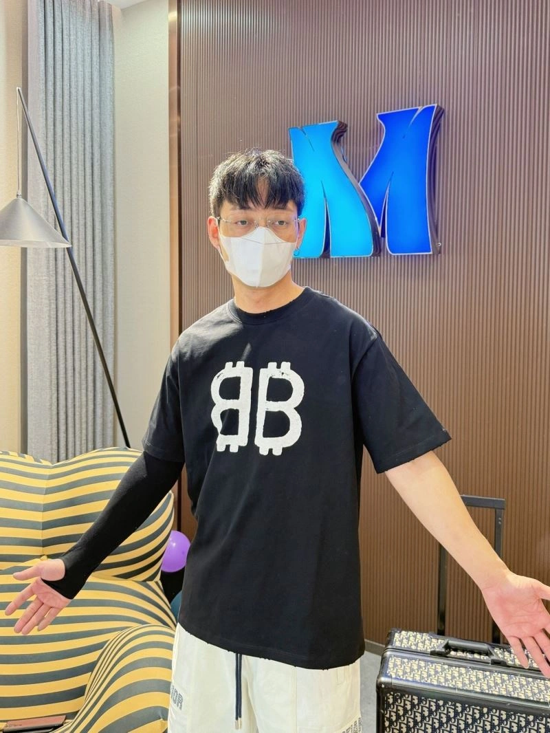 ZipUp Balenciaga T-Shirts 96617