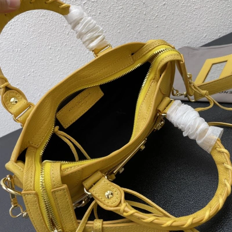 Sporty Balenciaga Top Handle Bags 84809