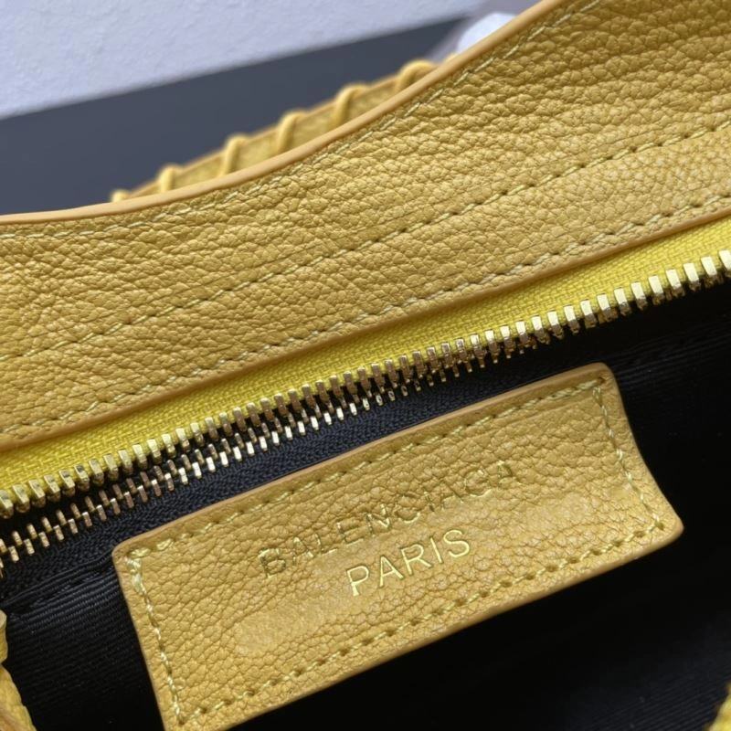Sporty Balenciaga Top Handle Bags 84809