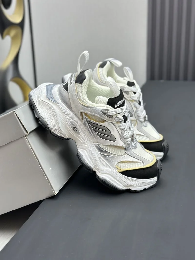 Resilient Balenciaga Track Shoes 17012