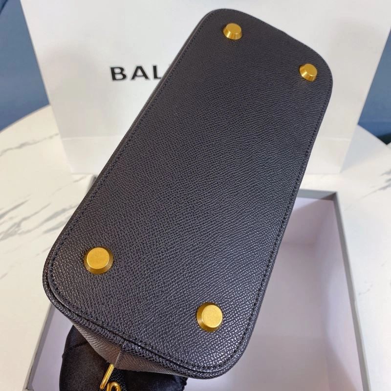 Balenciaga Trend-Defying Oversized Letter Shell Bag Lightweight 75224