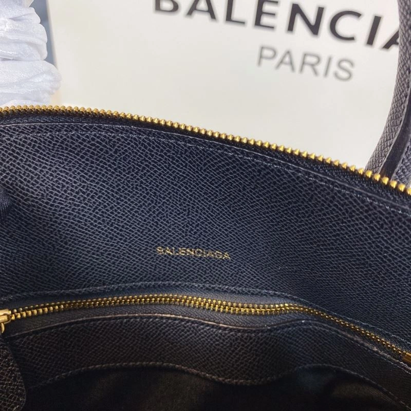 Balenciaga Trend-Defying Oversized Letter Shell Bag Lightweight 75224