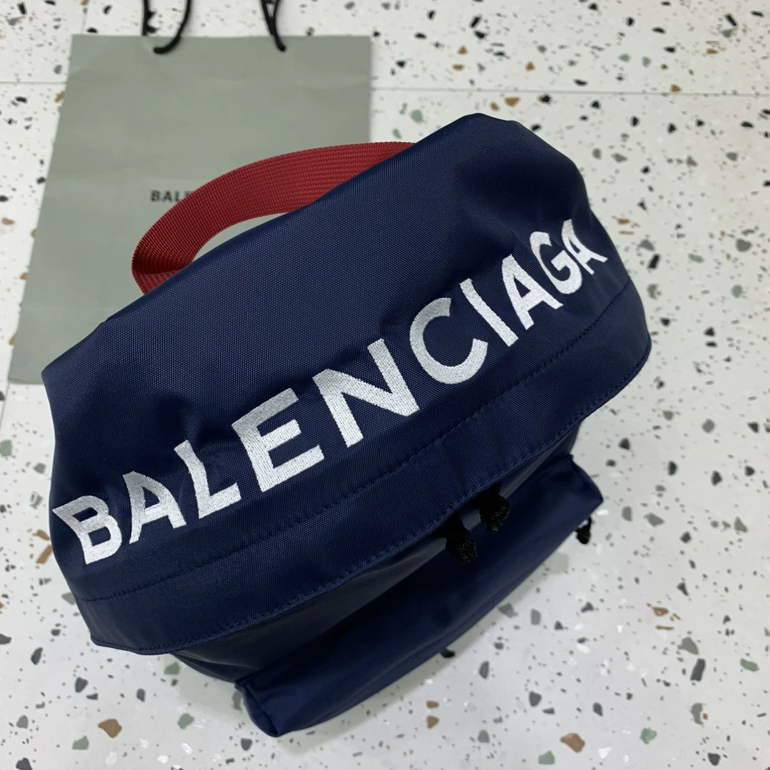 Balenciaga  Minimalist Backpack - High-End Fashion for All Fashionable 64694