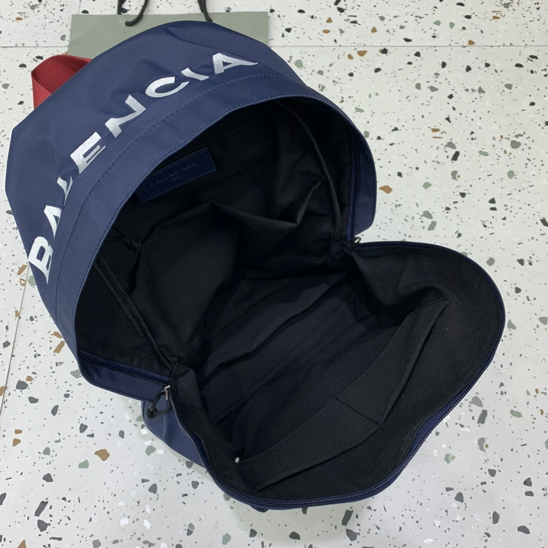 Balenciaga  Minimalist Backpack - High-End Fashion for All Fashionable 64694