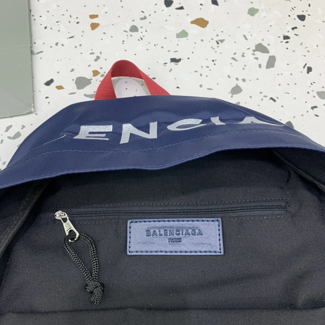Balenciaga  Minimalist Backpack - High-End Fashion for All Fashionable 64694