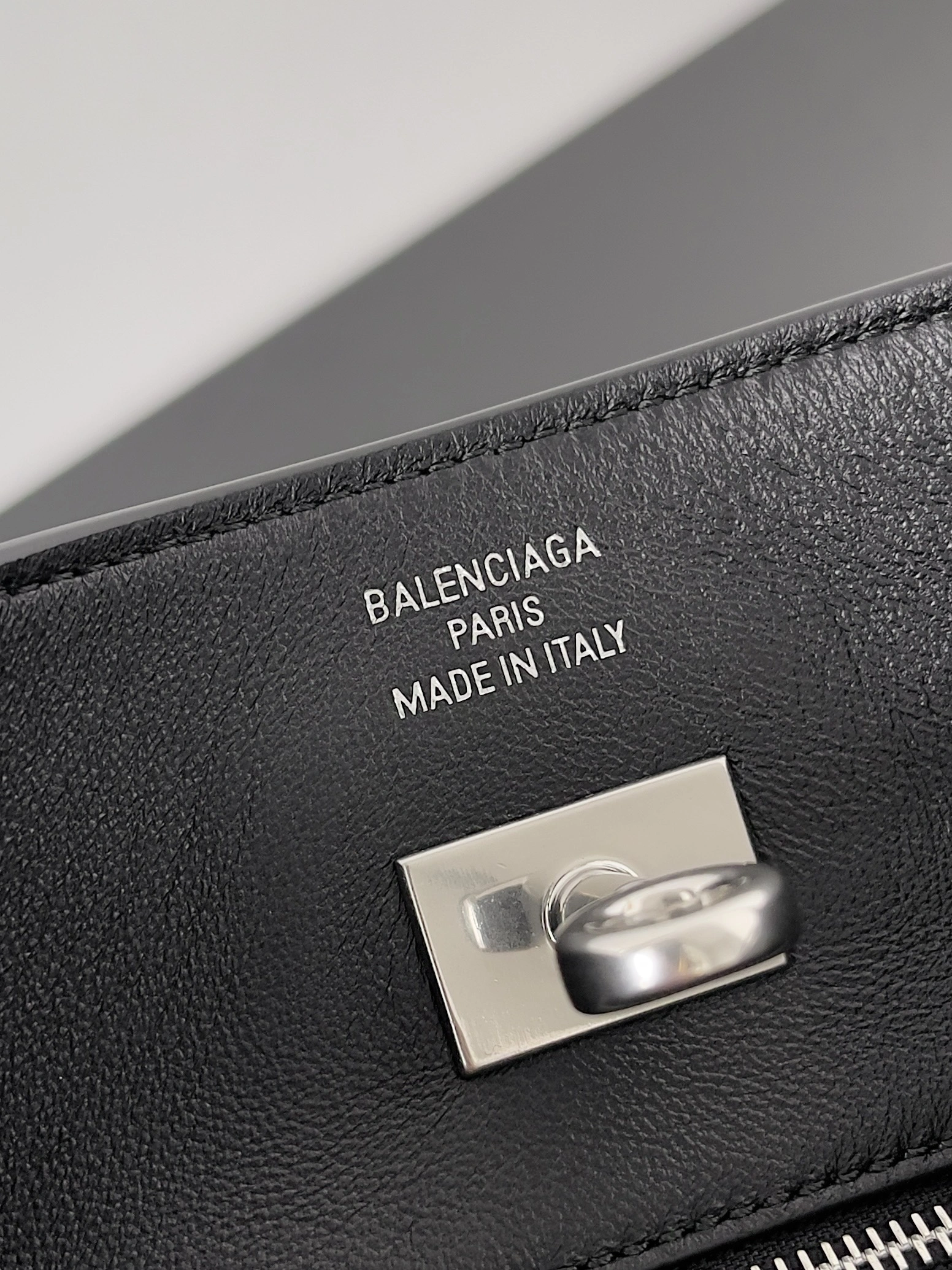 Sporty Balenciaga Urban Air Series Adjustable Shoulder Bag 60926