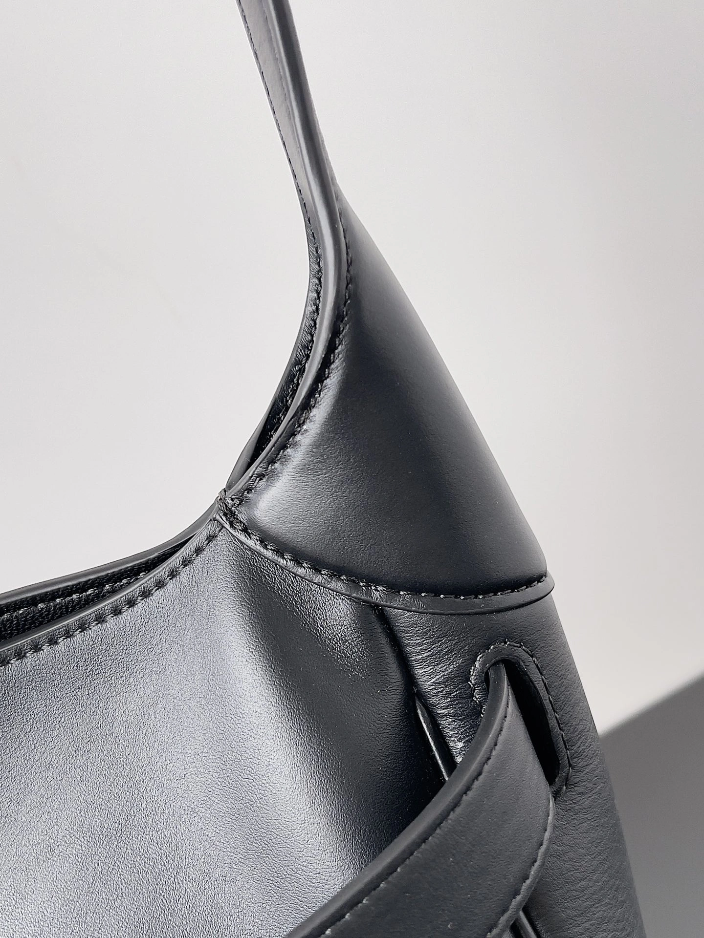 Sporty Balenciaga Urban Air Series Adjustable Shoulder Bag 60926