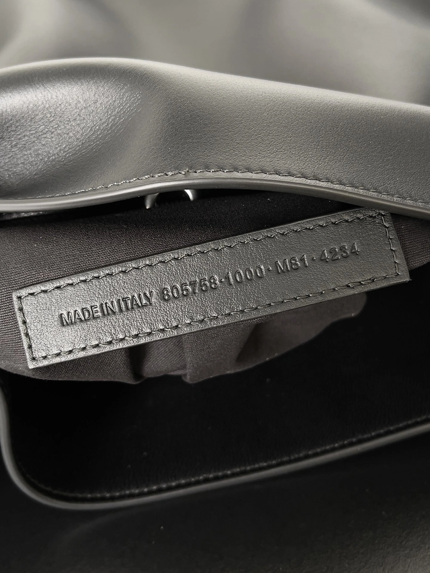 Fashionable Balenciaga Urban  Air Hobo Bag - 2024 Winter Collection 60944
