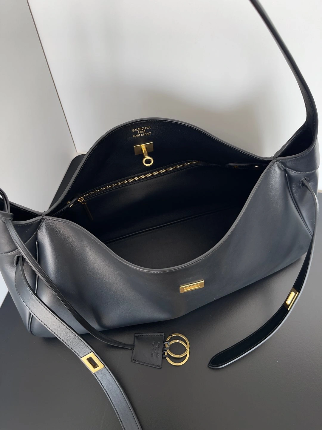 Balenciaga Urban  Air Series Adjustable Shoulder Bag Lightweight 60895