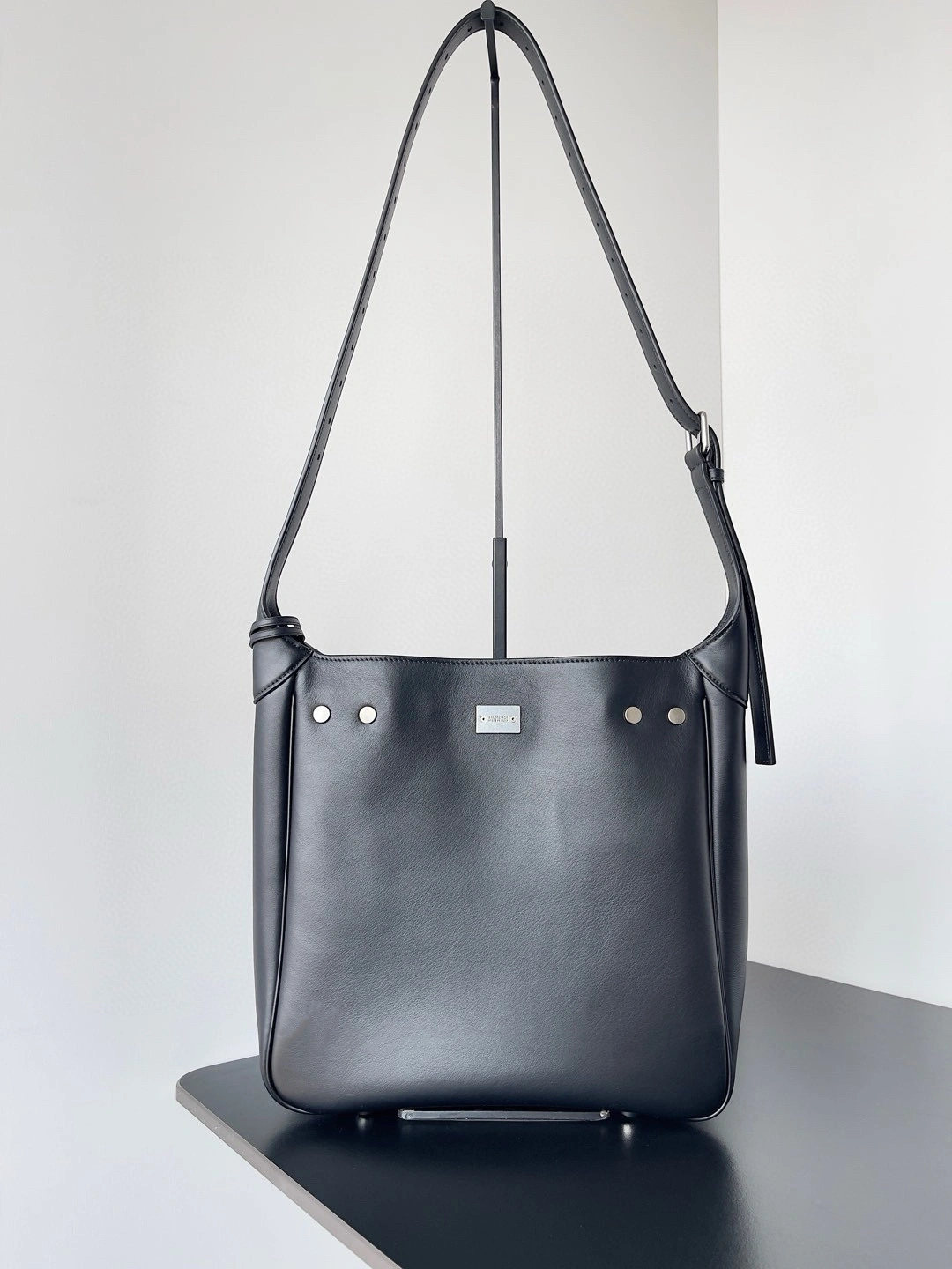 Sophisticated Balenciaga Urban Elegance Air Hobo Bag - Winter 2024 Collection 60968