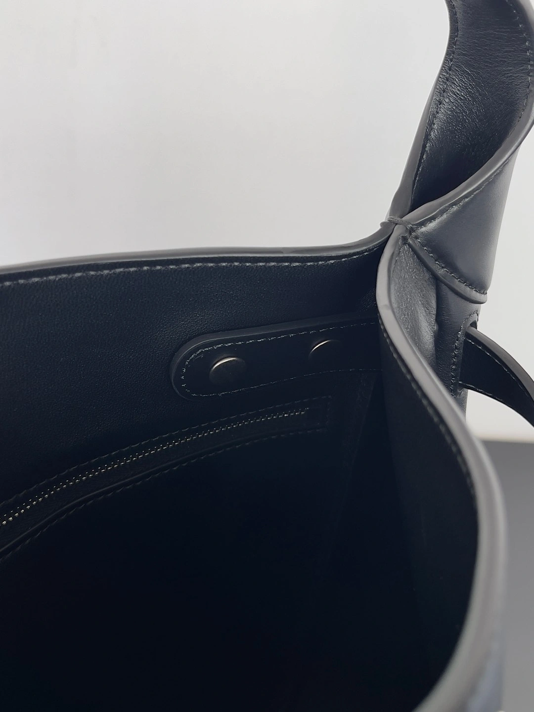Sophisticated Balenciaga Urban Elegance Air Hobo Bag - Winter 2024 Collection 60968