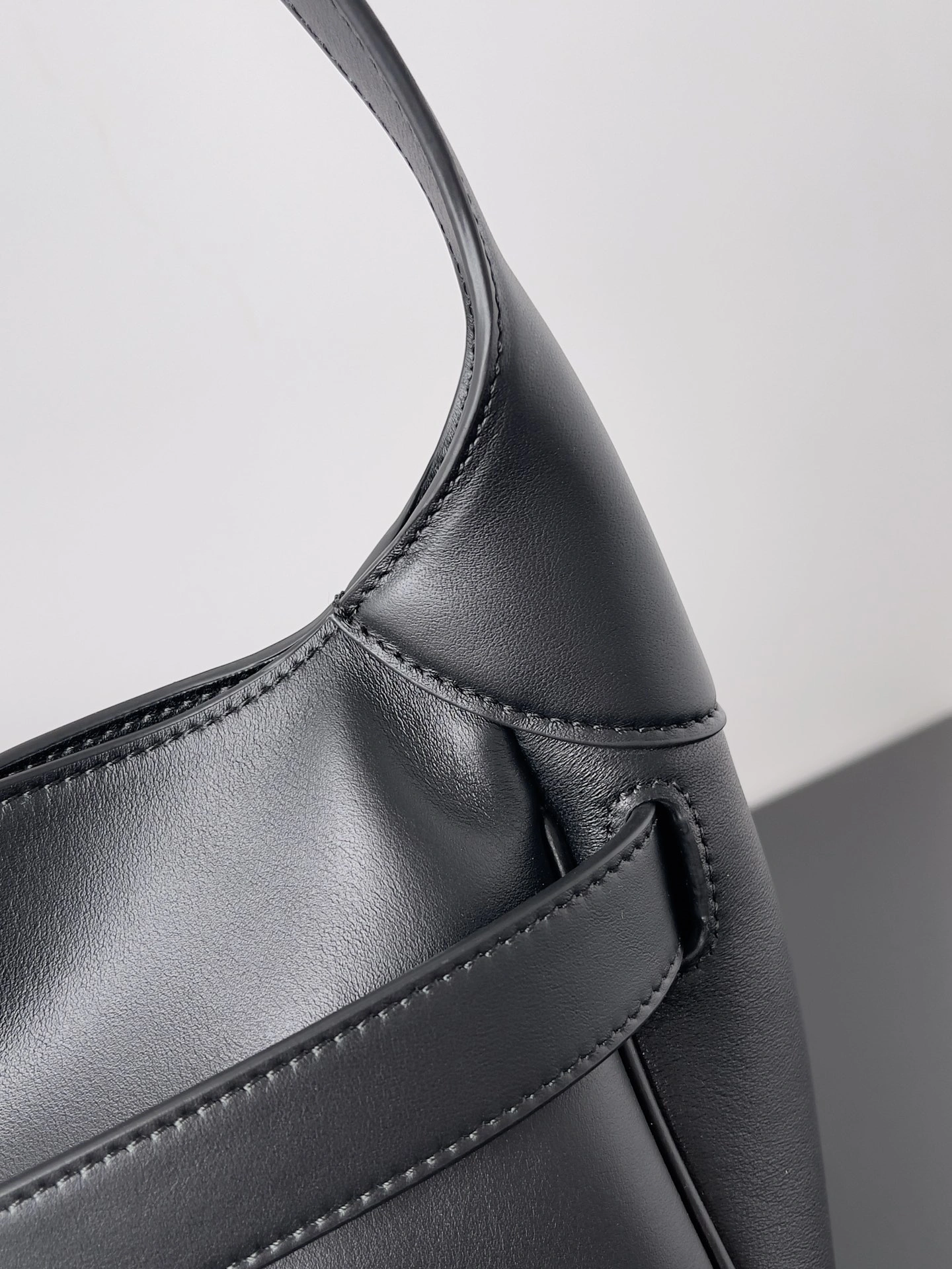 Balenciaga Urban Elegance Air Series Shoulder Bag BestValue 60875
