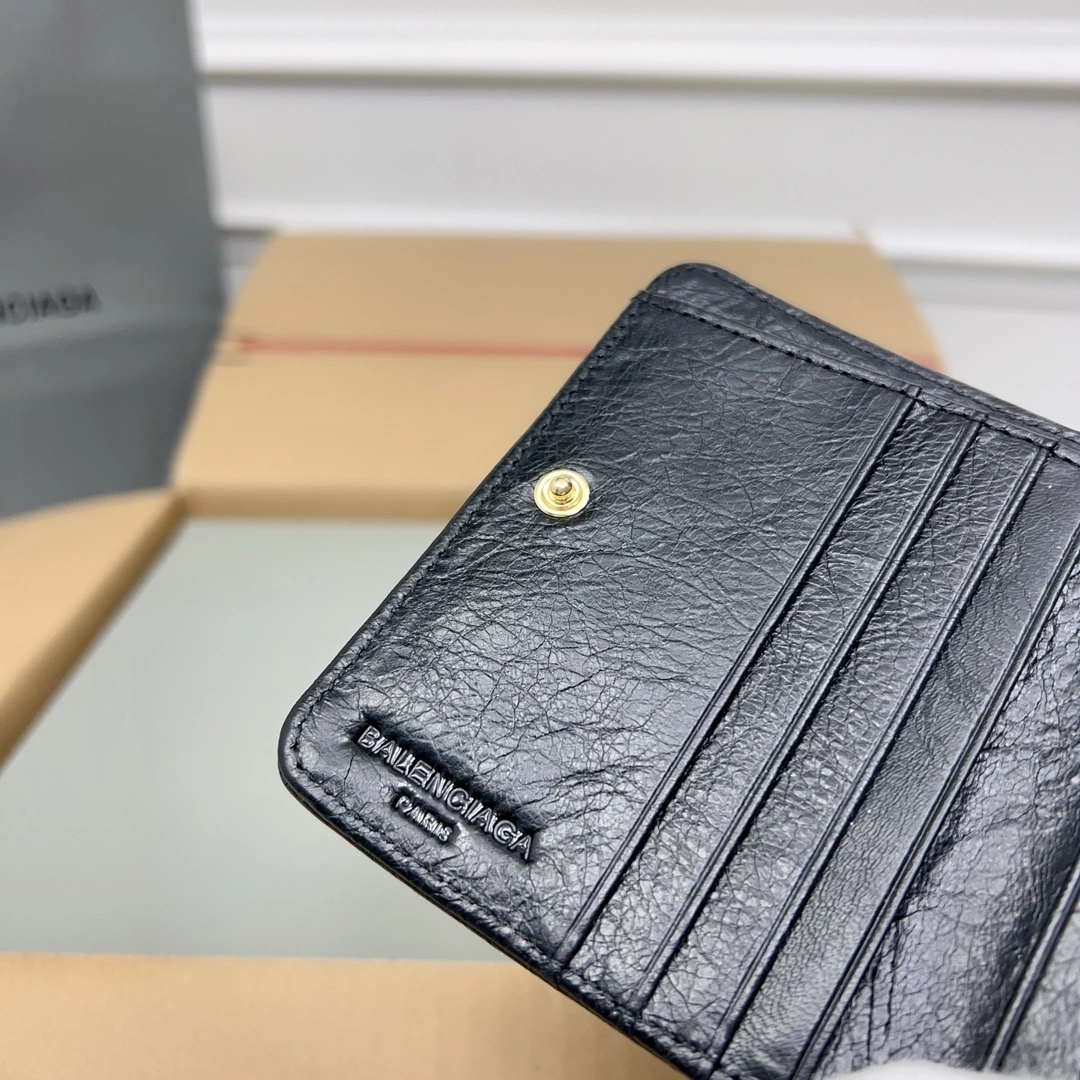 TechFriendly Balenciaga Vintage Cracked Leather  Card Holder 60890
