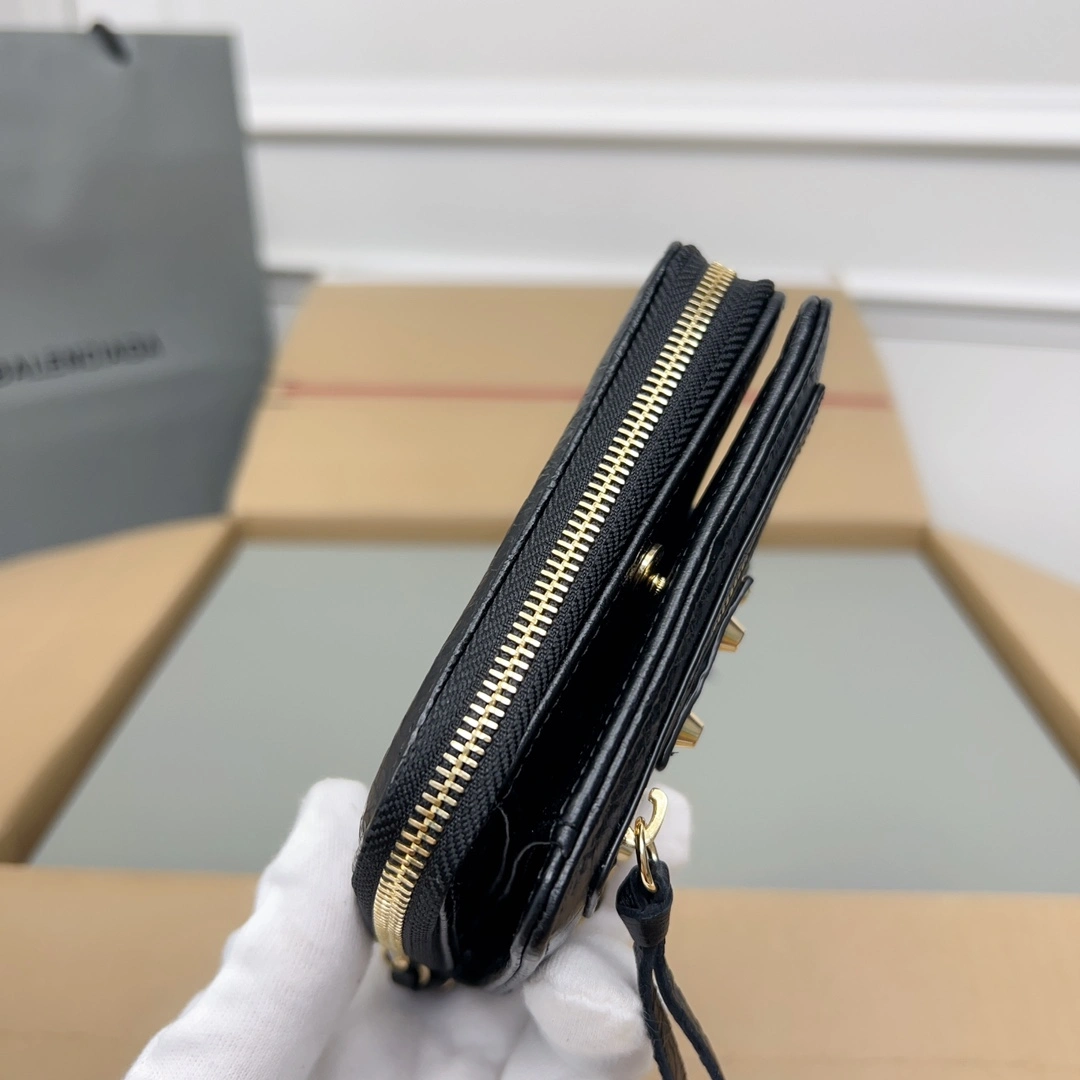 TechFriendly Balenciaga Vintage Cracked Leather  Card Holder 60890