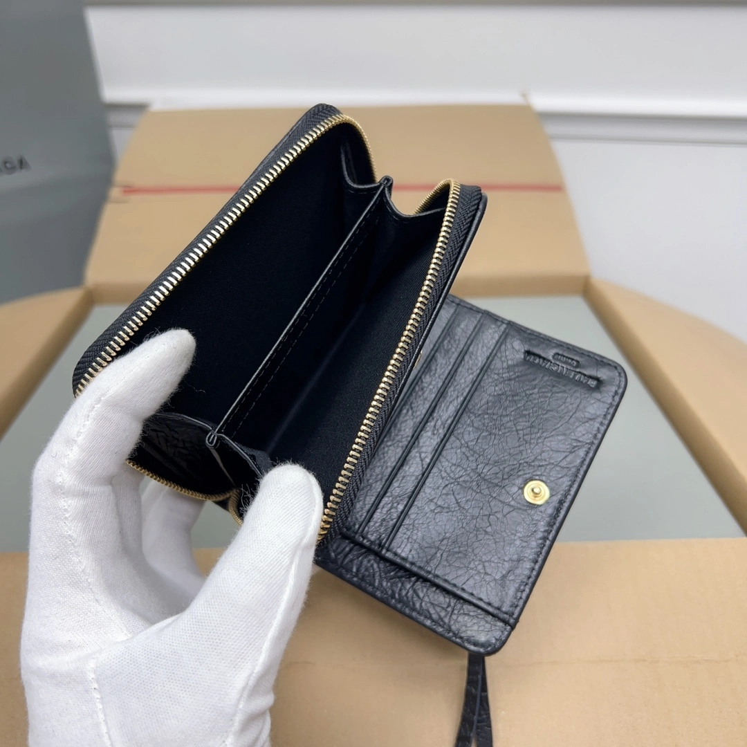 TechFriendly Balenciaga Vintage Cracked Leather  Card Holder 60890