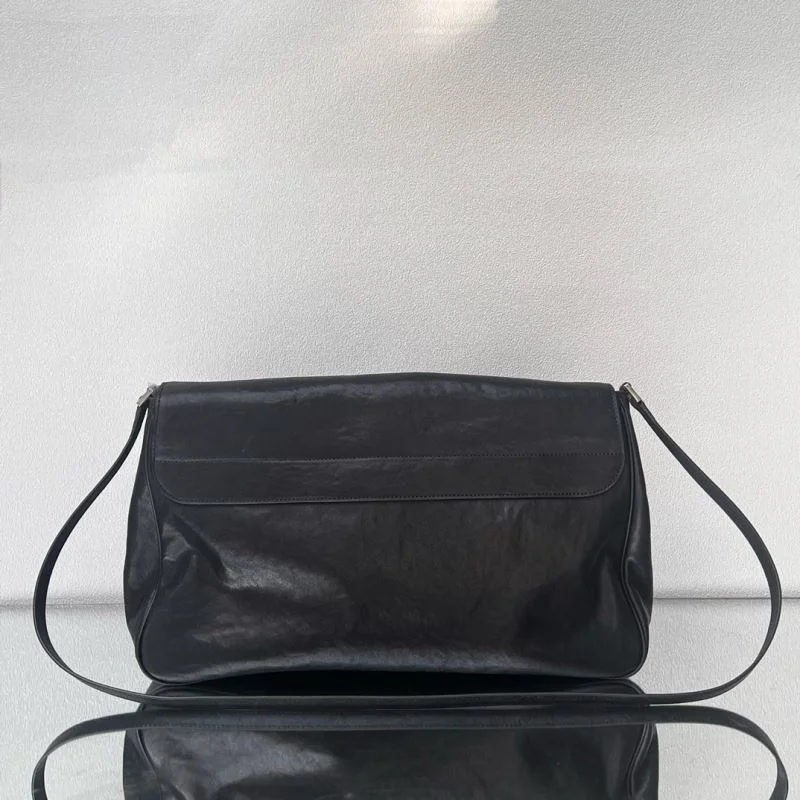 Trendsetting Balenciaga Vintage Grungy Leather Everyday Bag - Model 38247