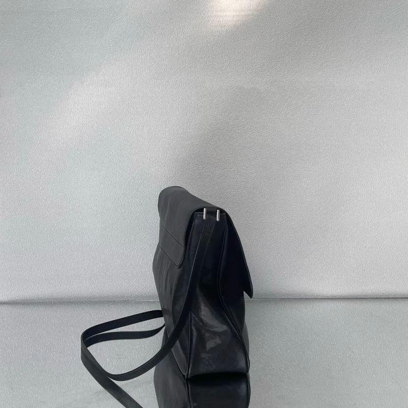 Trendsetting Balenciaga Vintage Grungy Leather Everyday Bag - Model 38247