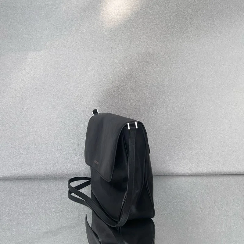 Trendsetting Balenciaga Vintage Grungy Leather Everyday Bag - Model 38247