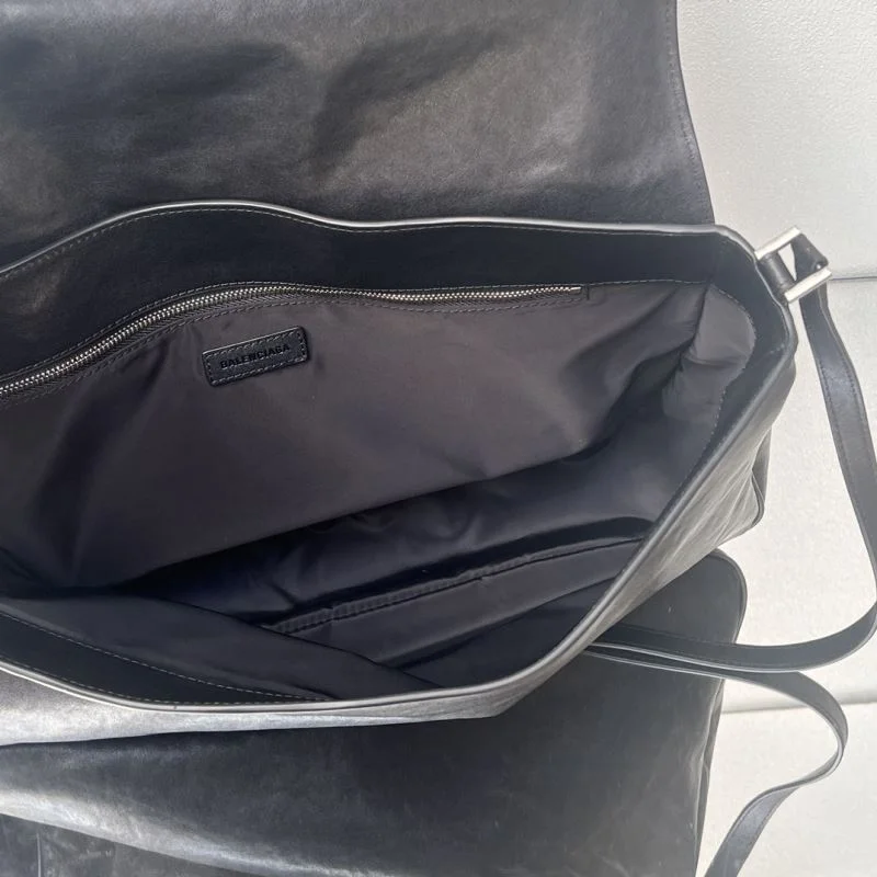 Trendsetting Balenciaga Vintage Grungy Leather Everyday Bag - Model 38247