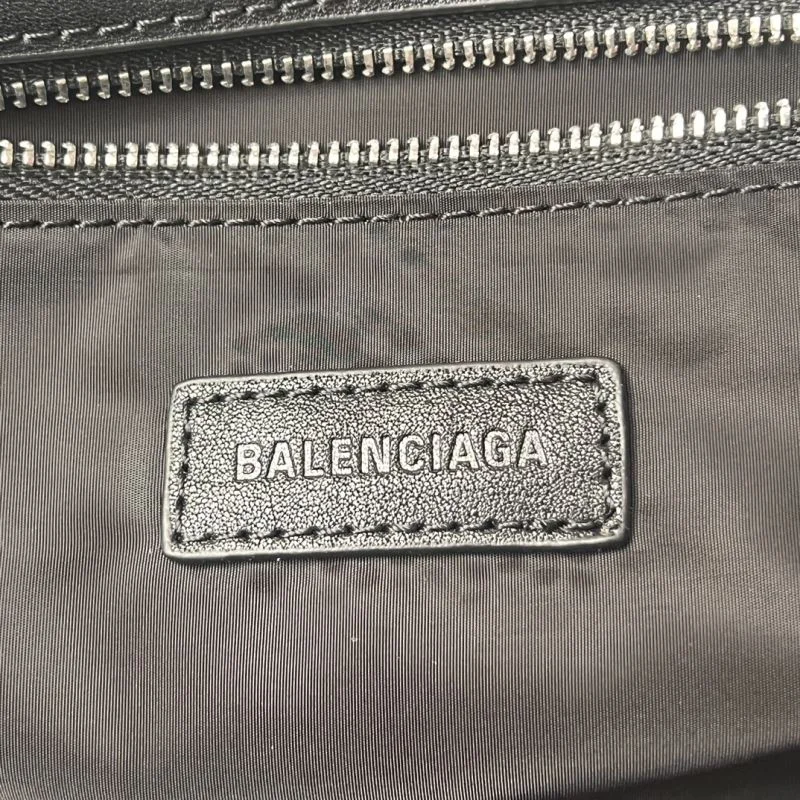 Trendsetting Balenciaga Vintage Grungy Leather Everyday Bag - Model 38247