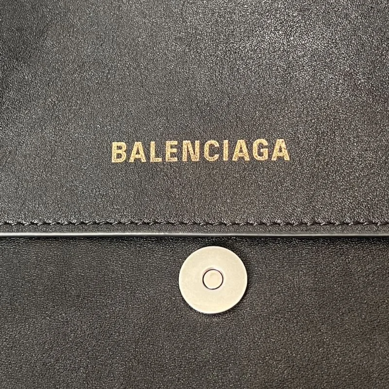 Trendsetting Balenciaga Vintage Grungy Leather Everyday Bag - Model 38247