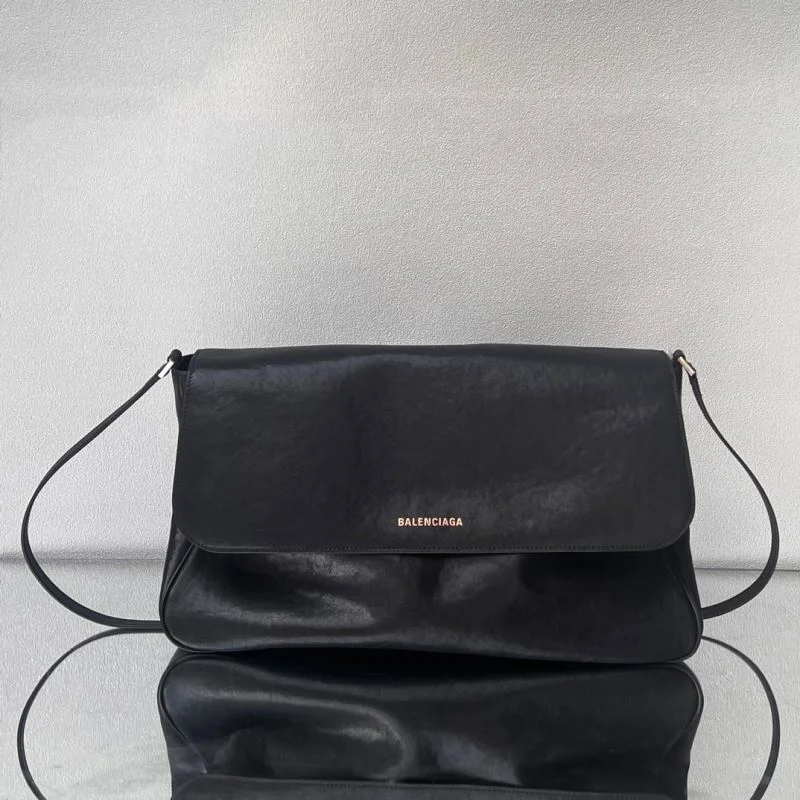 Trendsetting Balenciaga Vintage Grungy Leather Everyday Bag - Model 38247