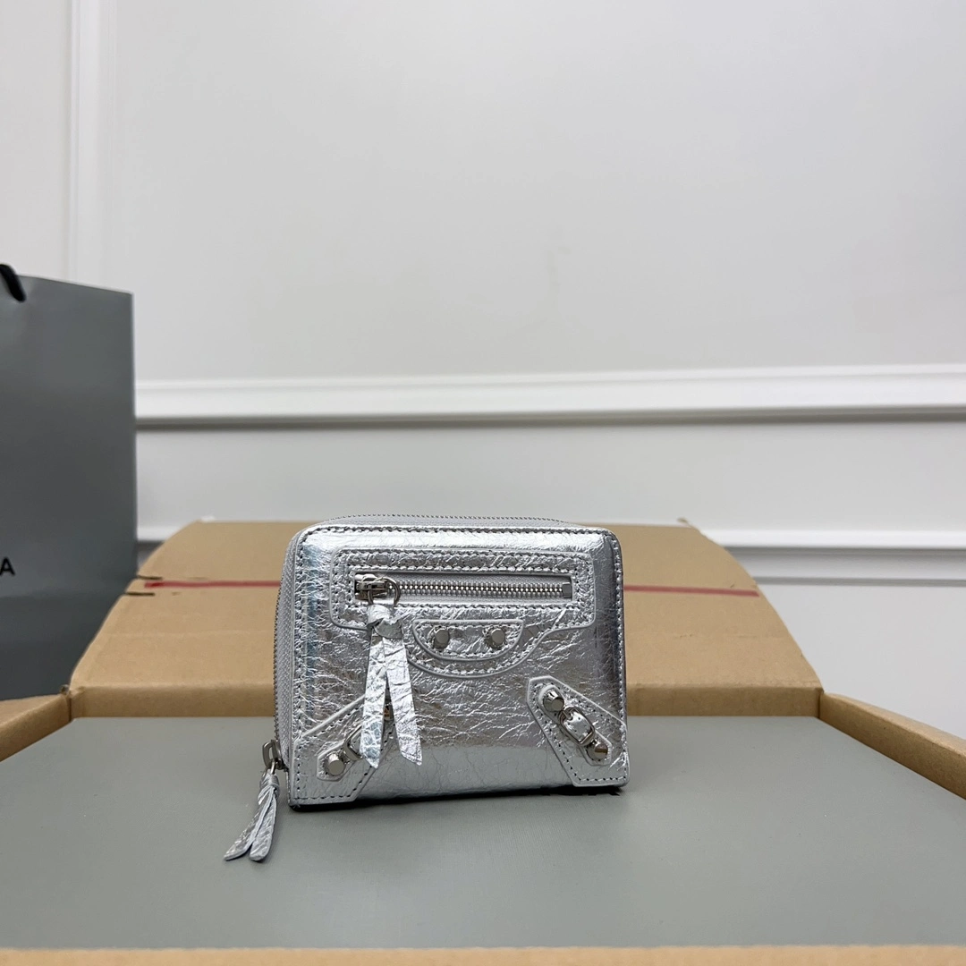 Sustainable Balenciaga Vintage Silver Leather Short Wallet with Card Slots 60854