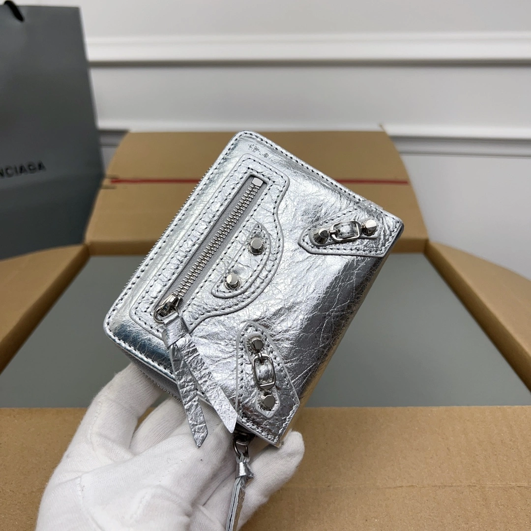 Sustainable Balenciaga Vintage Silver Leather Short Wallet with Card Slots 60854