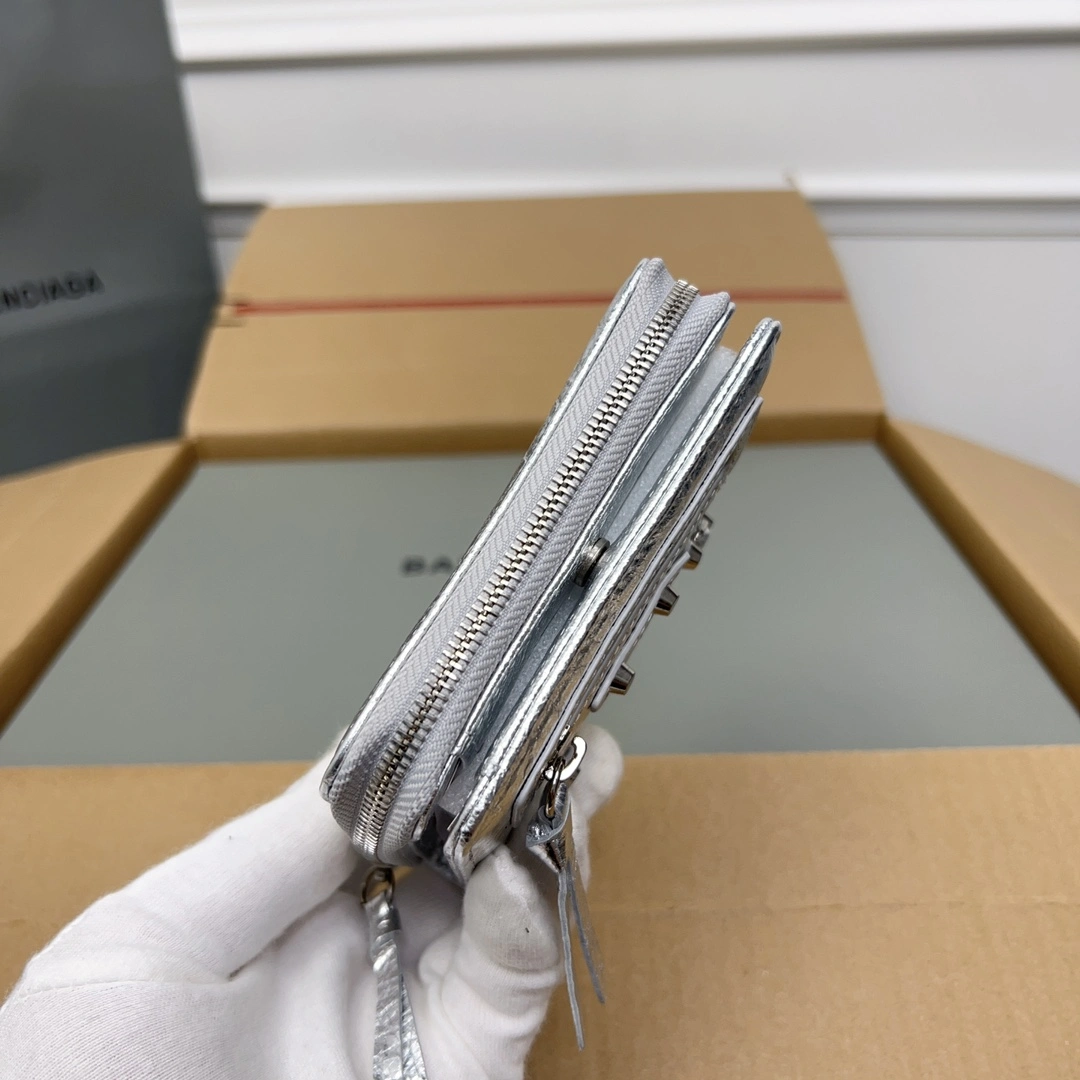 Sustainable Balenciaga Vintage Silver Leather Short Wallet with Card Slots 60854