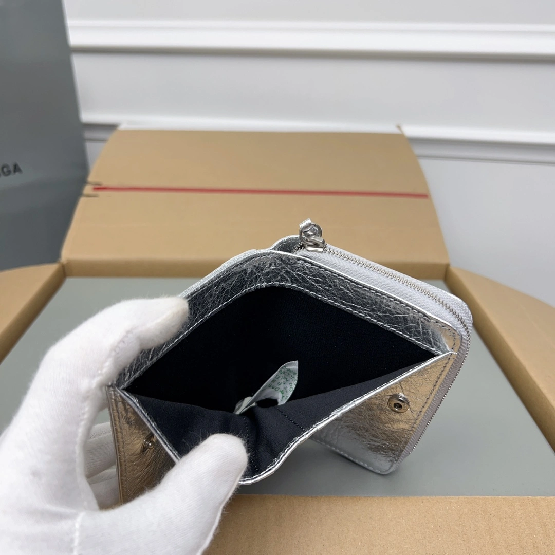 Sustainable Balenciaga Vintage Silver Leather Short Wallet with Card Slots 60854