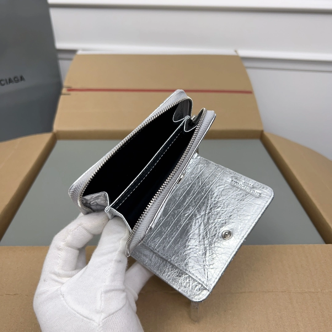 Sustainable Balenciaga Vintage Silver Leather Short Wallet with Card Slots 60854