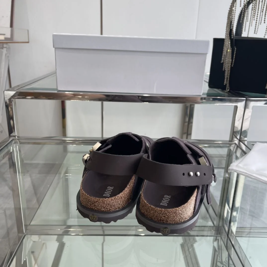 Lightweight Birkenstock Sandals 8354