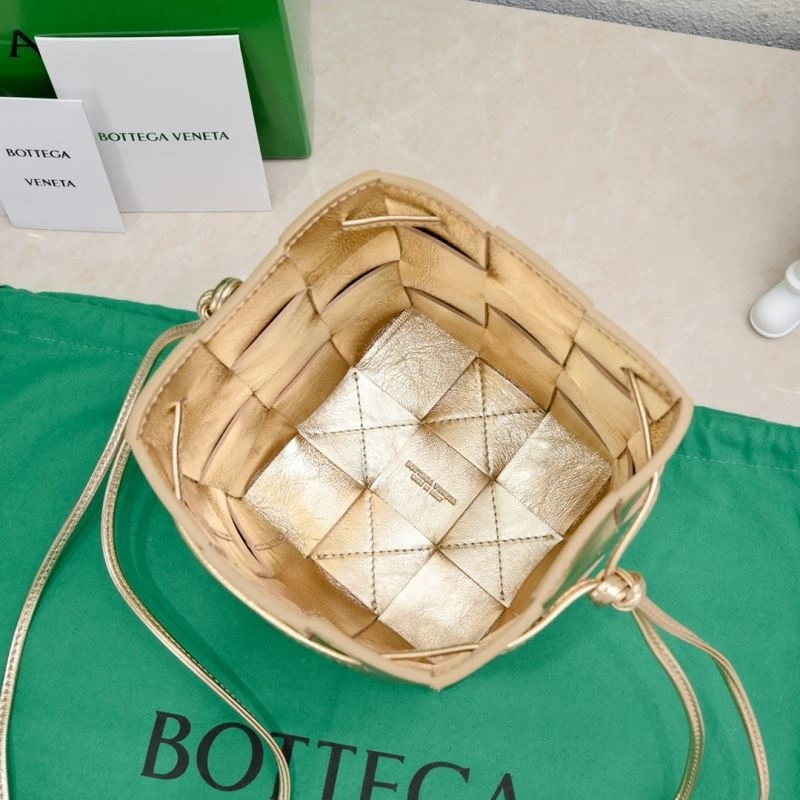 Bottega Veneta Bucket Bags UrbanChic 67873