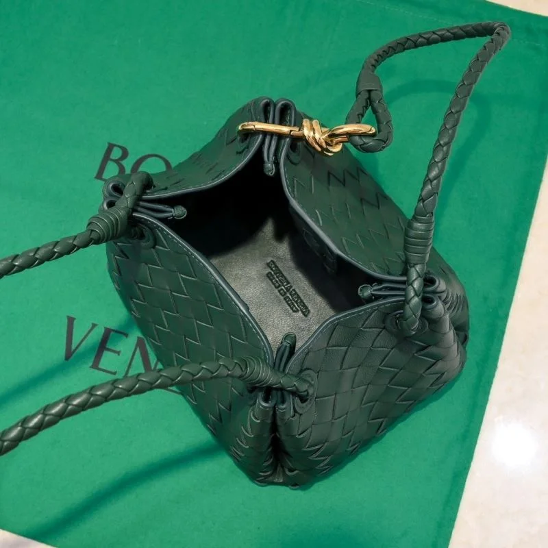 Versatile Bottega Veneta Bucket Bags 51953